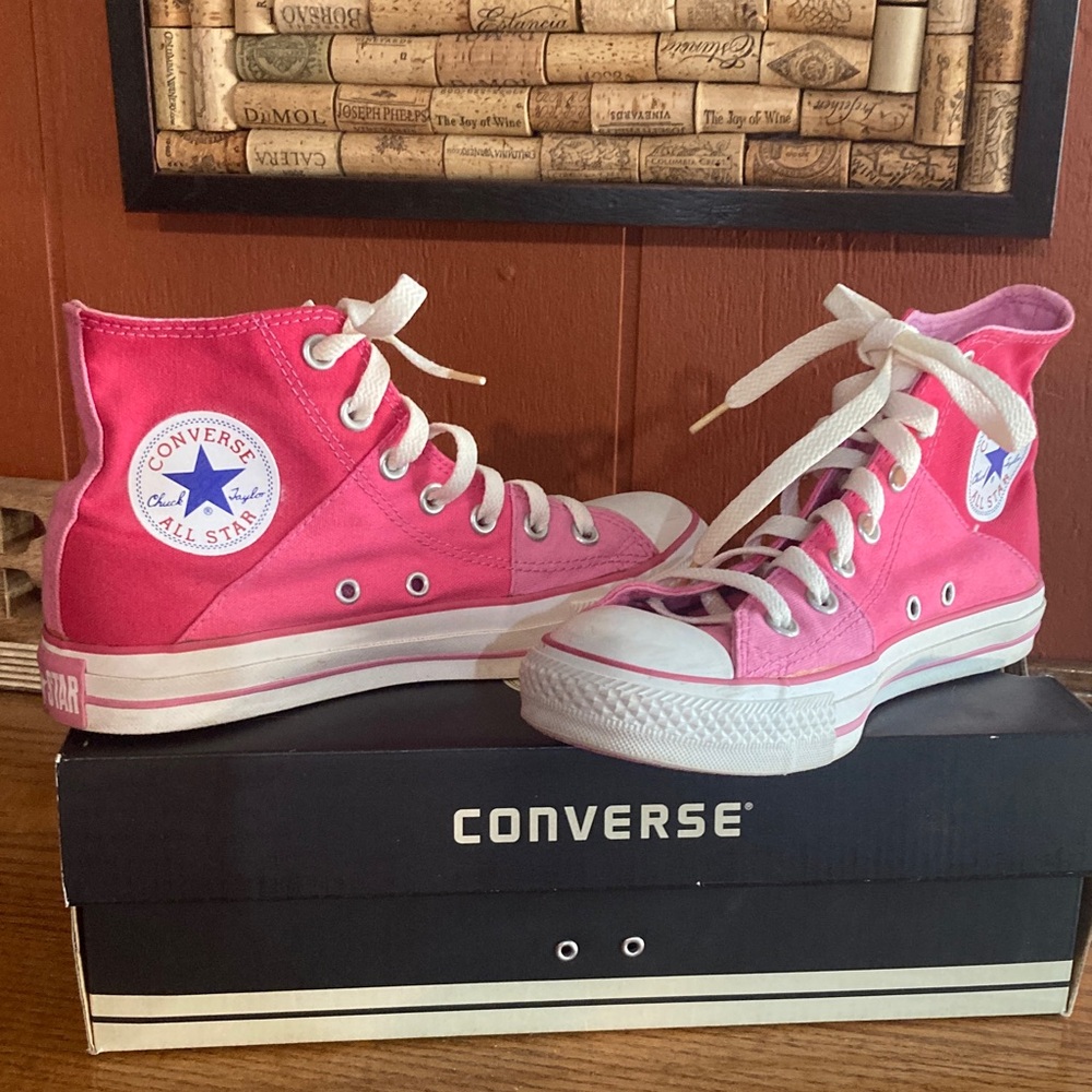 Ladies Converse High Tops!!  Size 7.  3 colors of Pink!!  🩷🌸🛍️